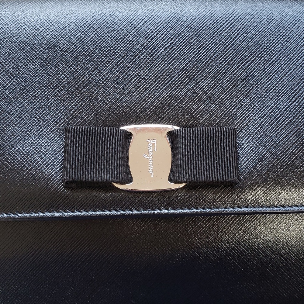 AUTH Salvatore Ferragamo Black Saffiano Vara Bag - Picture 6 of 16